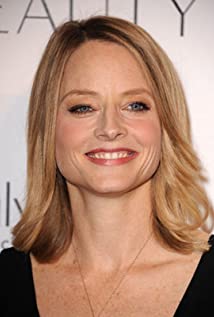 How tall is Jodie Foster?